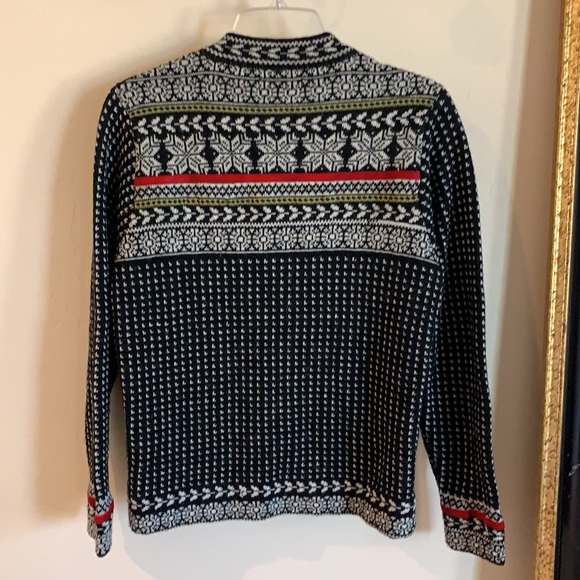 Icelandic Design 100% Wool Fair Isle Floral Handmade Sweater - Picture 3 of 8